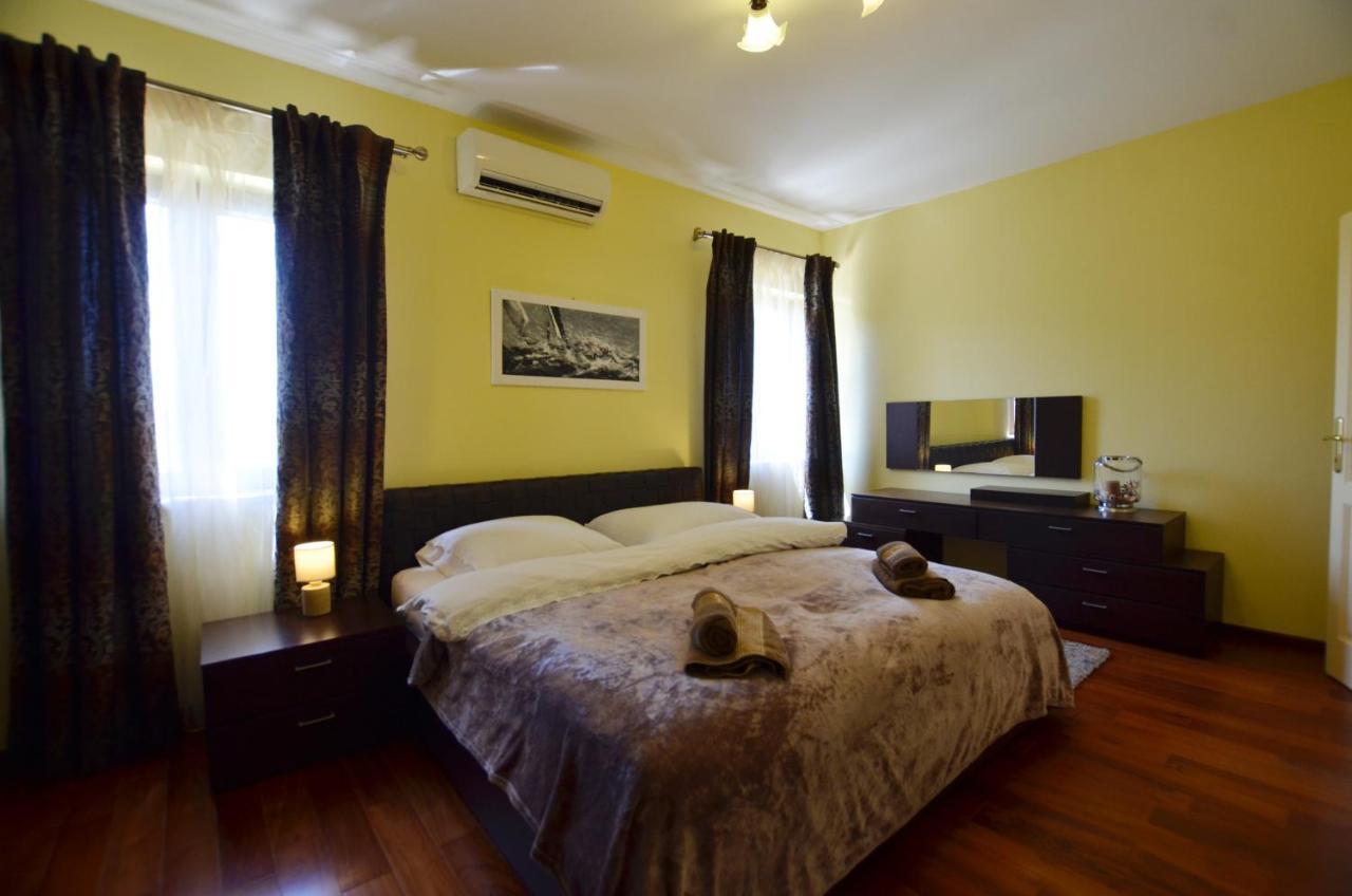 Apartment Delux Rovigno Esterno foto